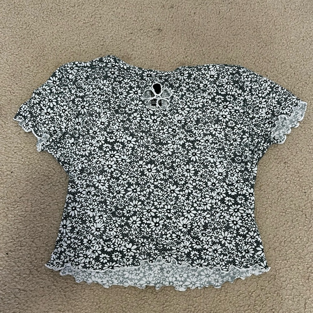 Cropped T-shirt size is large but fits like a small